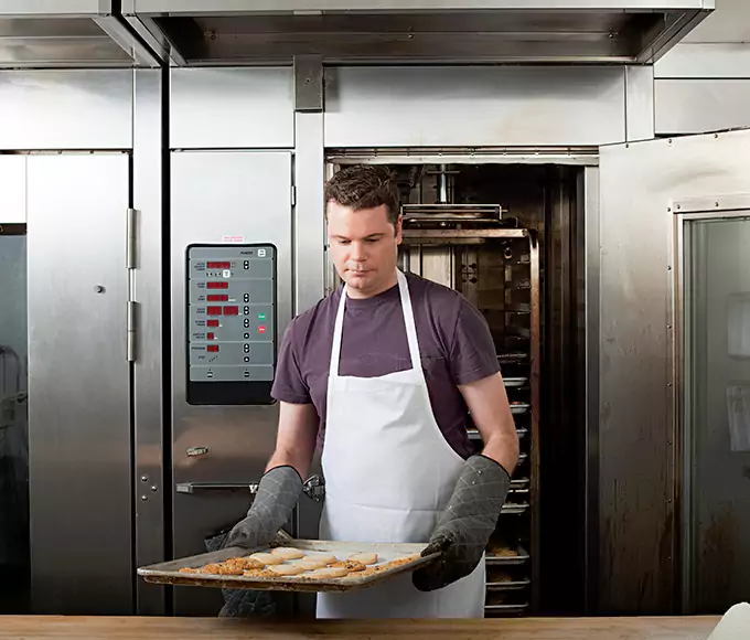 Why Newtonville, MA Kitchens Trust Newtonville Appliance Pro for Commercial Oven Repair?
